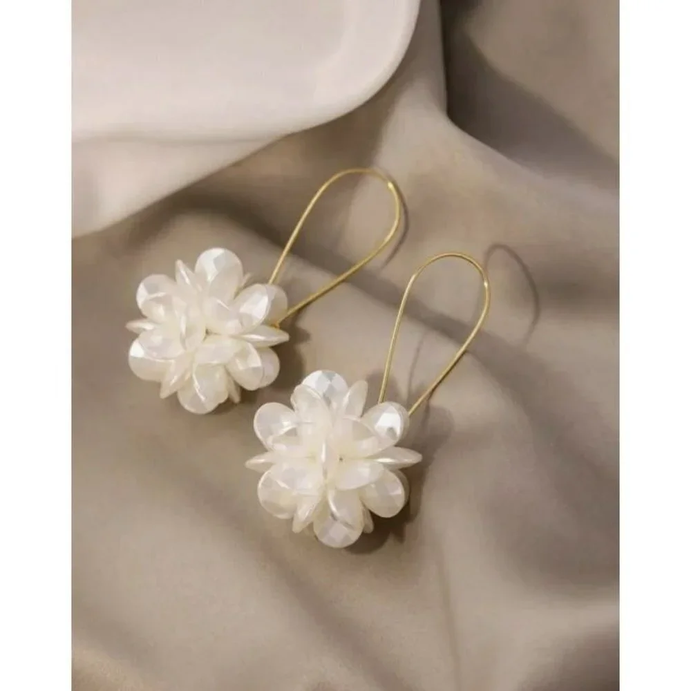 Boho White Flower Dangle Earrings Daisy Resin Gold‎ Plated Bridal